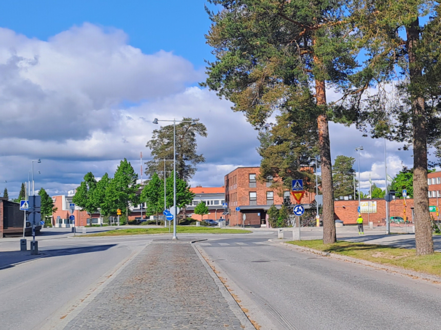 Muutokset liikennejärjestelyissä Paasikivenkadun ja Kuninkaanlähteenkadun kiertoliittymässä