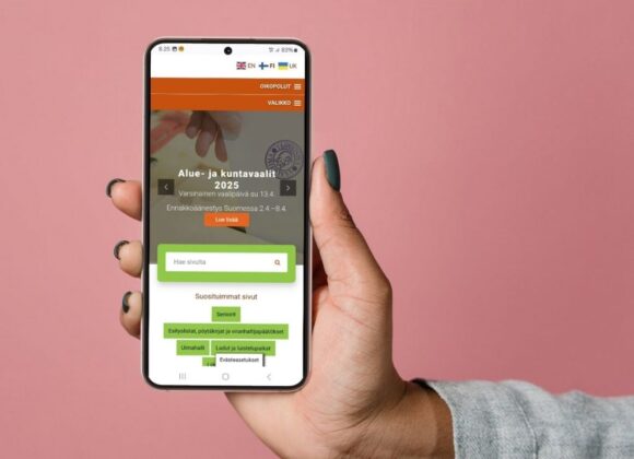 kuva kaupungin verkkosivujen mobiilinäkymästä puhelimen ruudulla