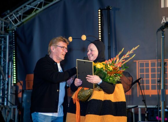 Vuoden Hörhiäinen juontajan haastattelussa.