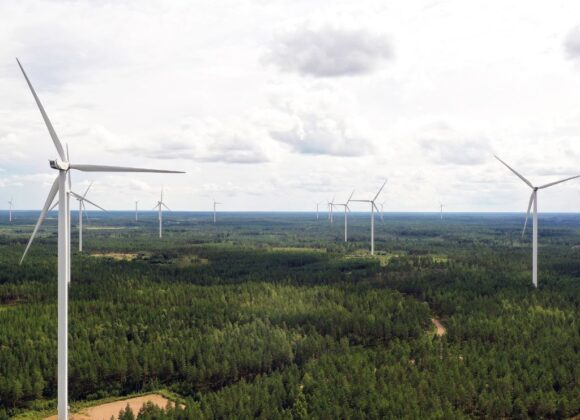 Tuulivoimapuiston tuulimyllyjä