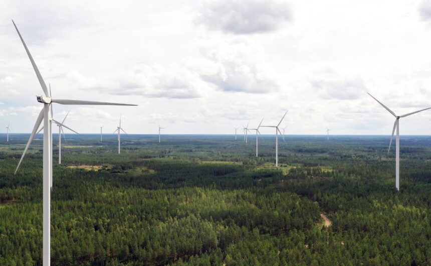Tuulivoimapuiston tuulimyllyjä
