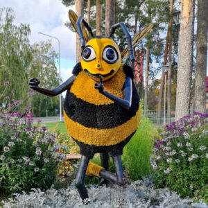 Hörhiäinen Leijonapuistossa Hörhiäinen-maskotti Leijonapuistossa