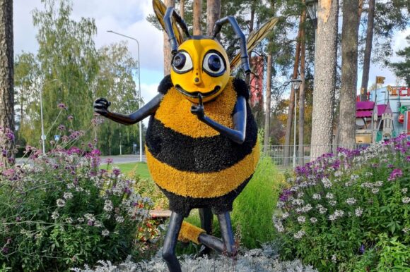 Hörhiäinen-maskotti Leijonapuistossa