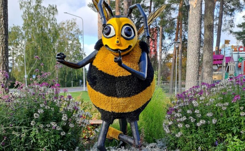 Hörhiäinen Leijonapuistossa Hörhiäinen-maskotti Leijonapuistossa