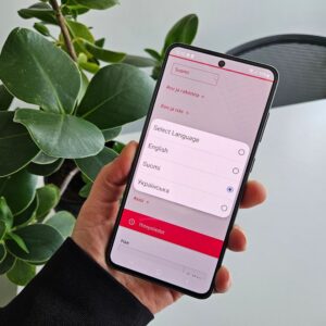 Kielikäännöstyökalu kielikäännösvalikko puhelimen näytöllä