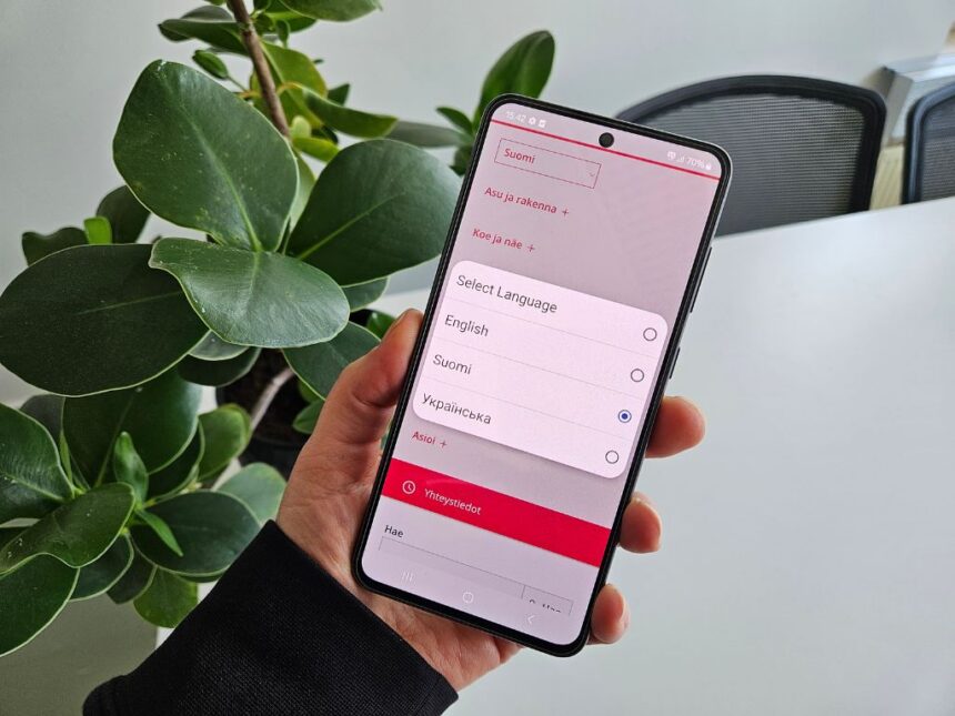 Kielikäännöstyökalu kielikäännösvalikko puhelimen näytöllä