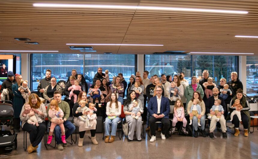 Vauvatapaaminen2026 2025 syntyneet vauvat perheineen