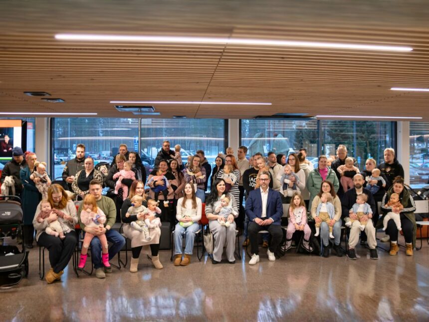 Vauvatapaaminen2026 2025 syntyneet vauvat perheineen